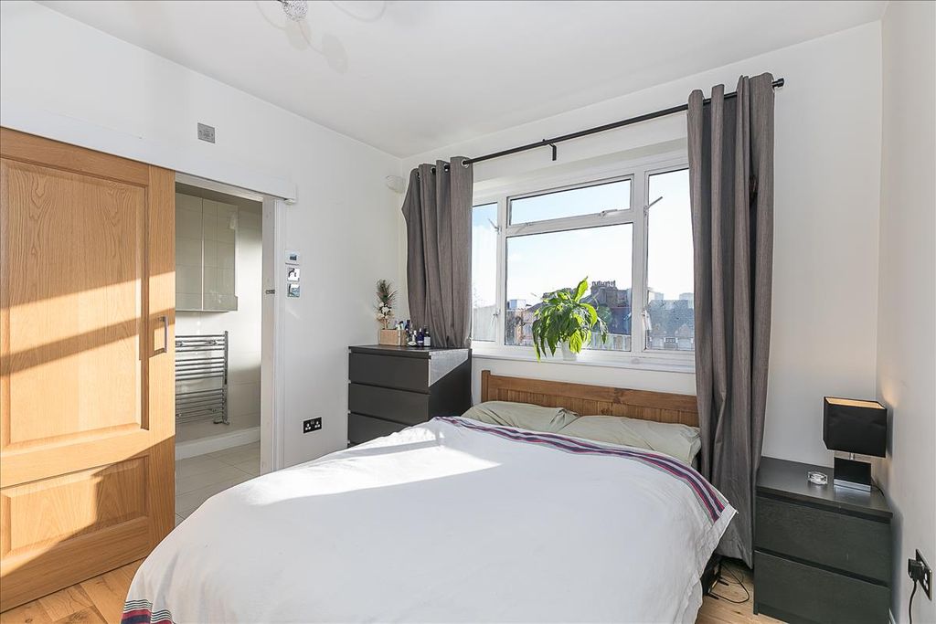 Property photo 3 of 6