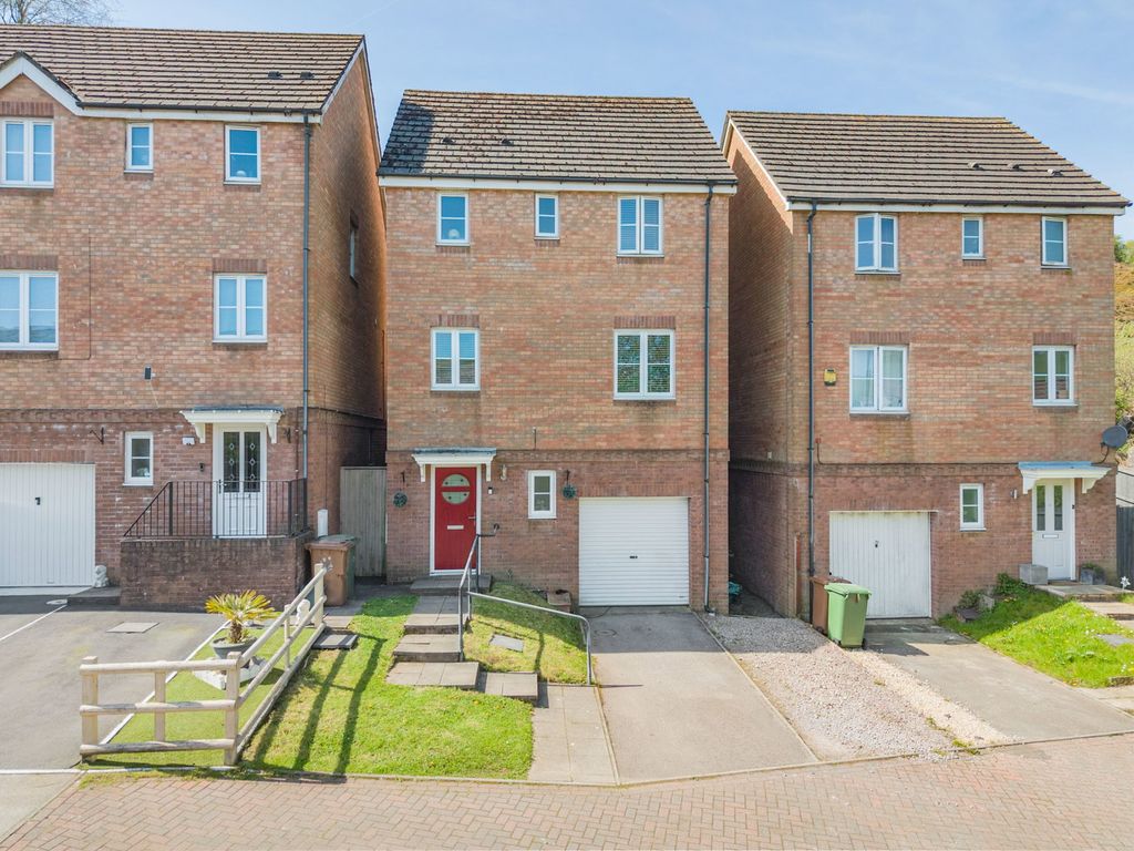 Property photo 2 of 40