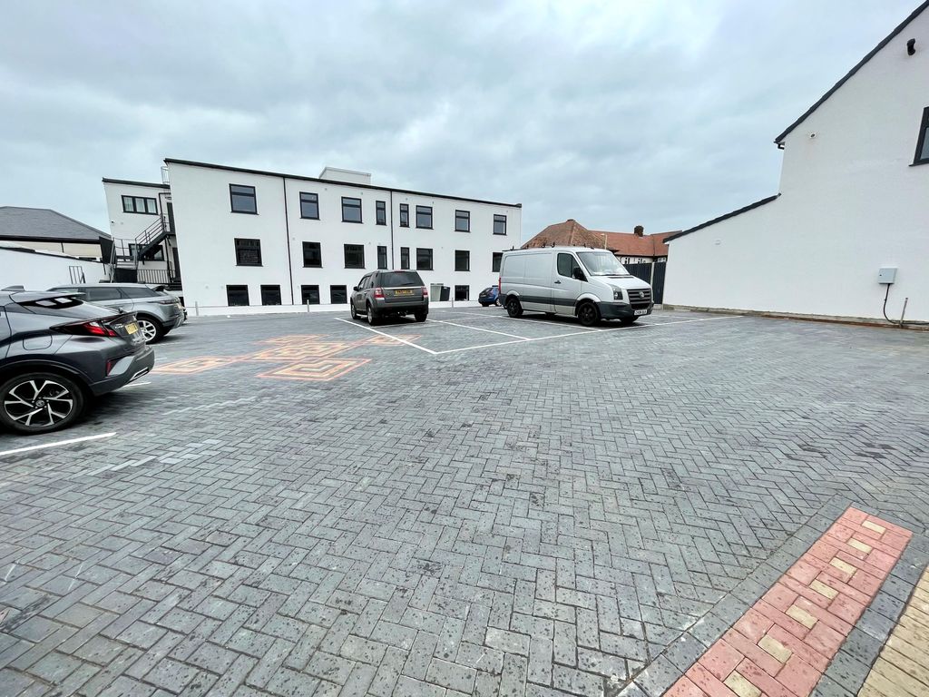 Property photo 1 of 13 Image