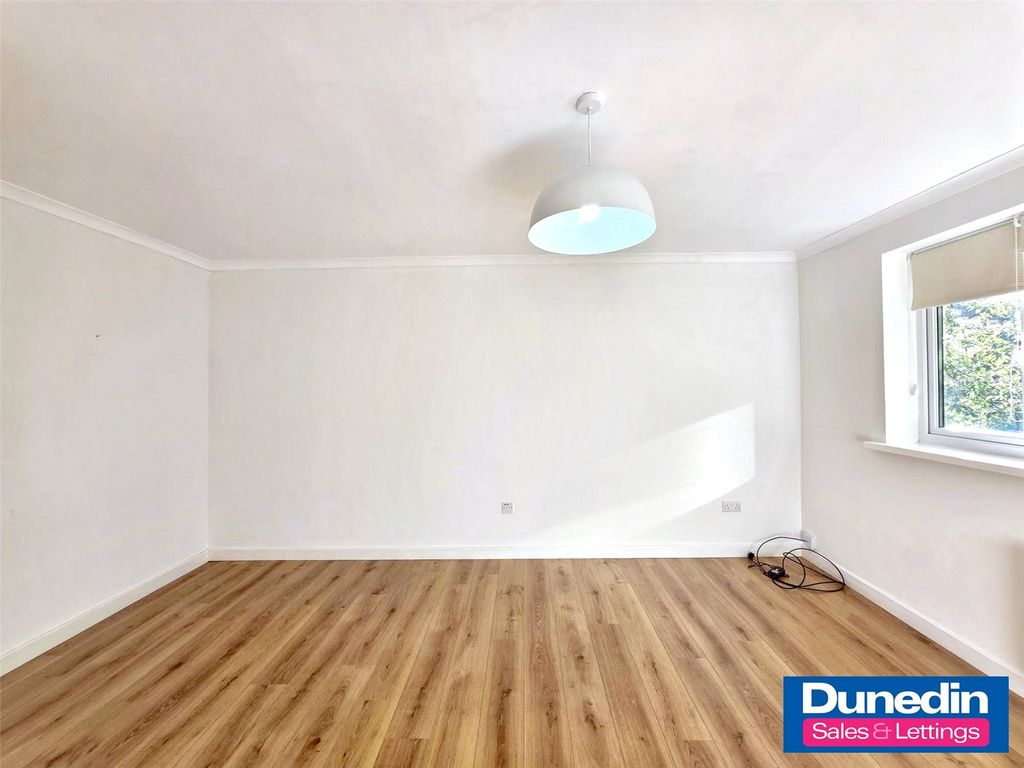 Property photo 3 of 11 Picture No. 05