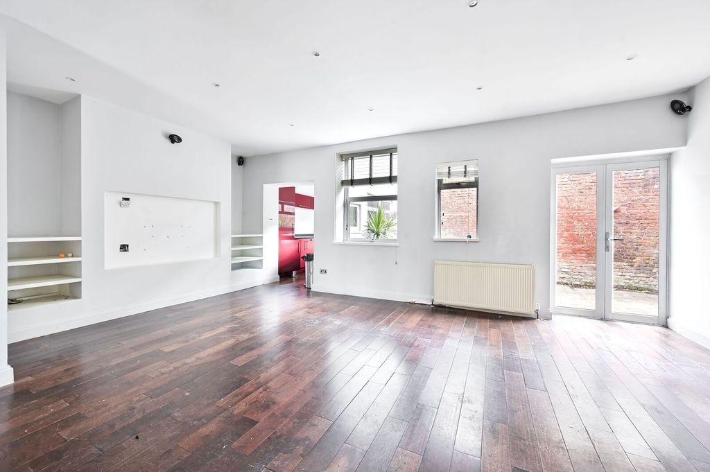 Property photo 2 of 9