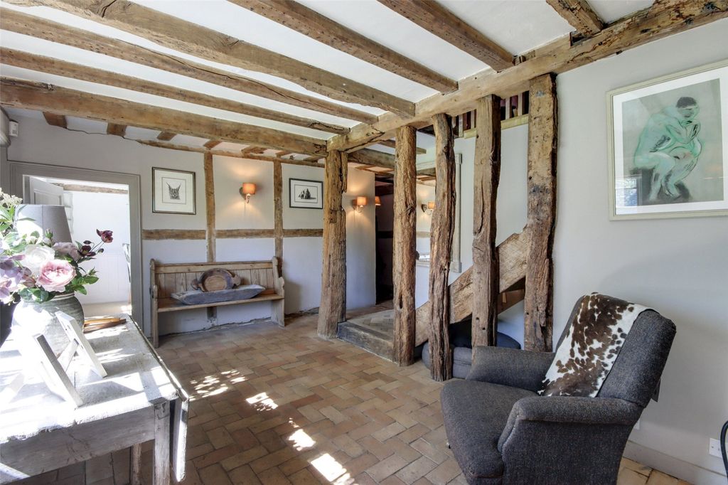 Property photo 3 of 35 Entrance Hall