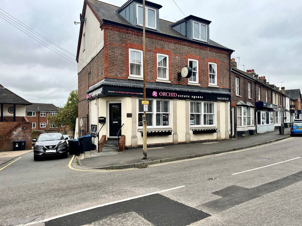 Property photo 3 of 12 Flat 1 Front