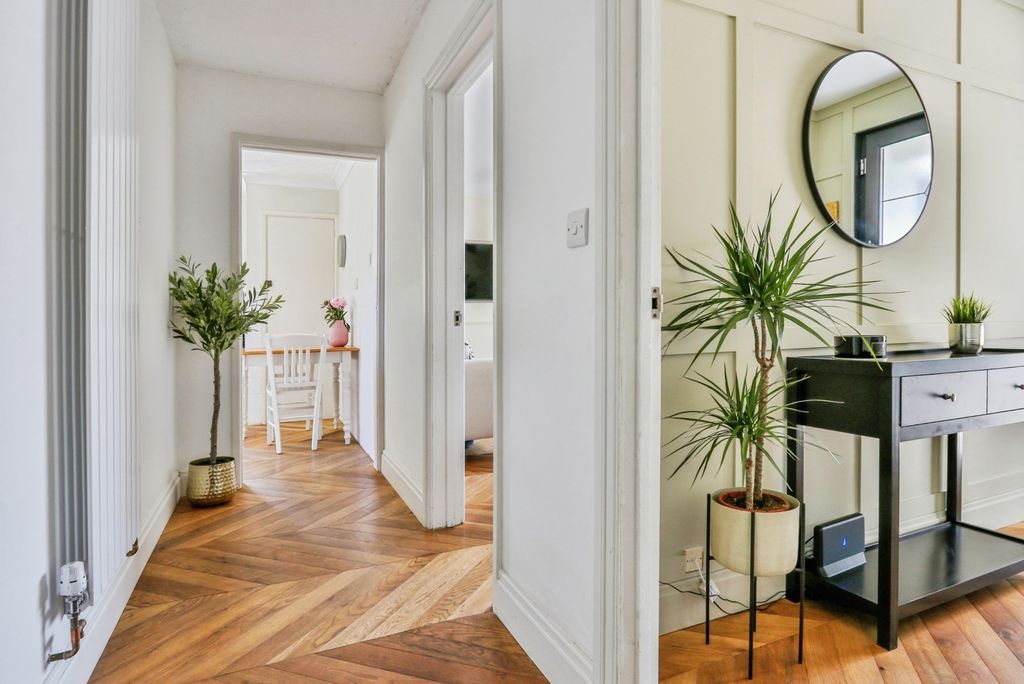 Property photo 2 of 19 Inner Hall