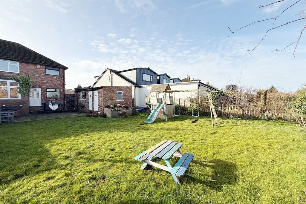 Property photo 2 of 16 Garden