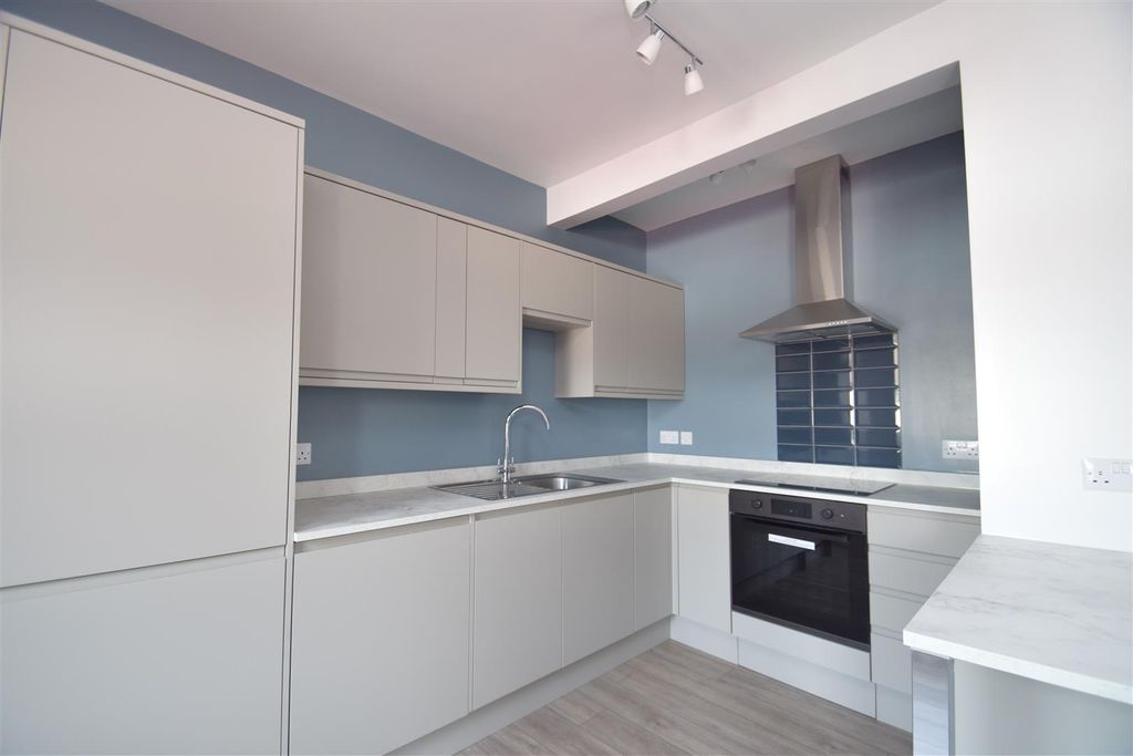 Property photo 2 of 5 Kitchen