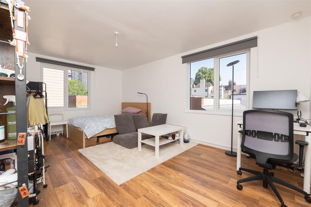 Property photo 2 of 16 9A-Montague-Court-Bs2-8Ht-3.Jpg