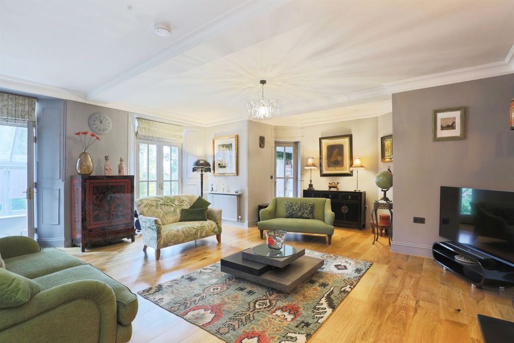 Property photo 2 of 27