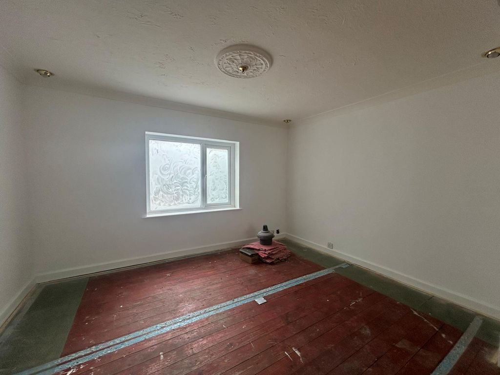 Property photo 2 of 26 Lounge/Dining Room