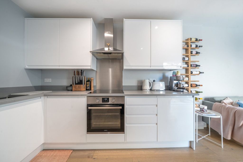 Property photo 3 of 11 Picture No. 12