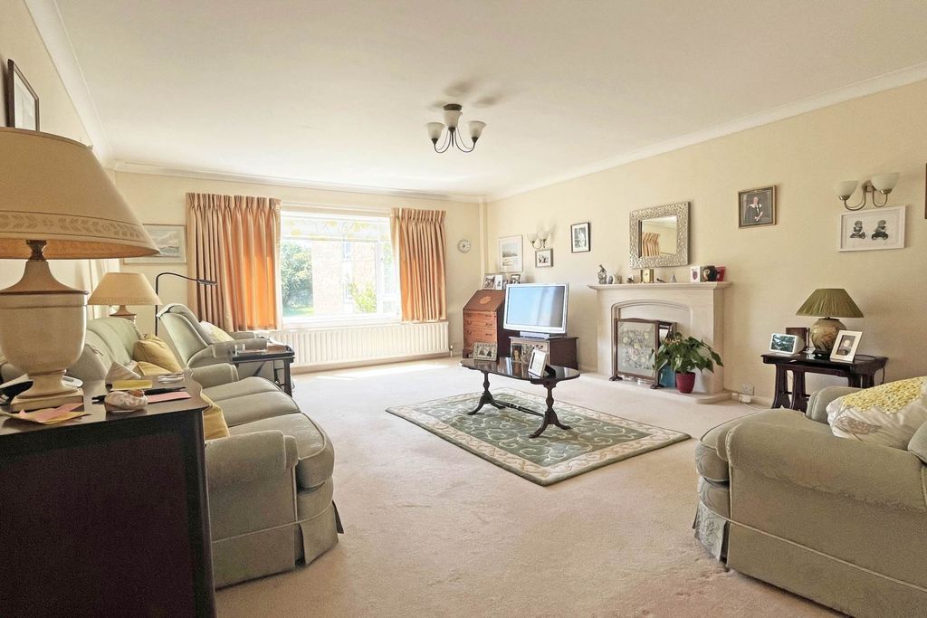 Property photo 3 of 12