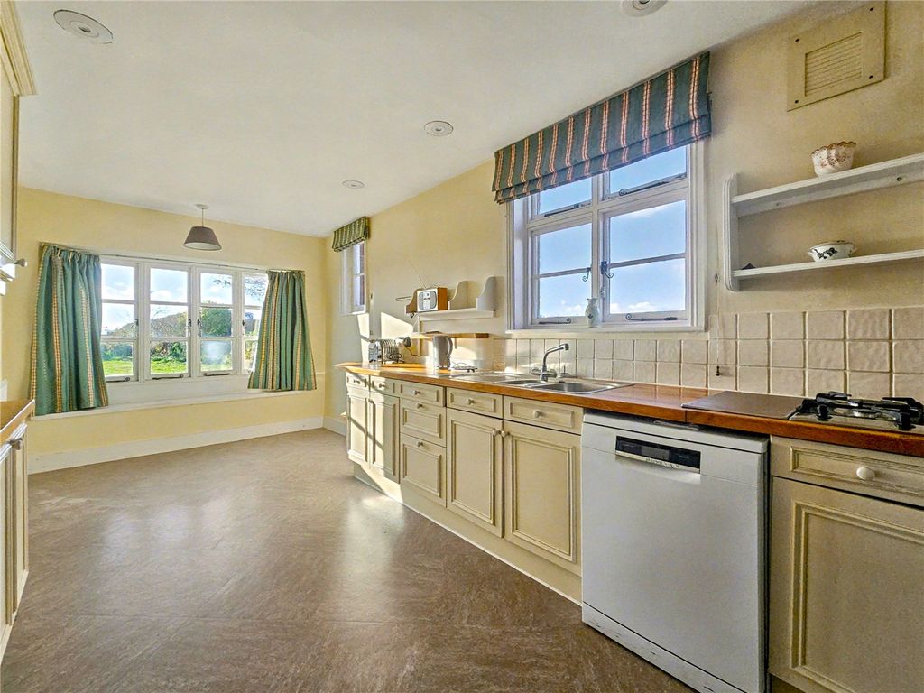 Property photo 2 of 28 Picture No. 27