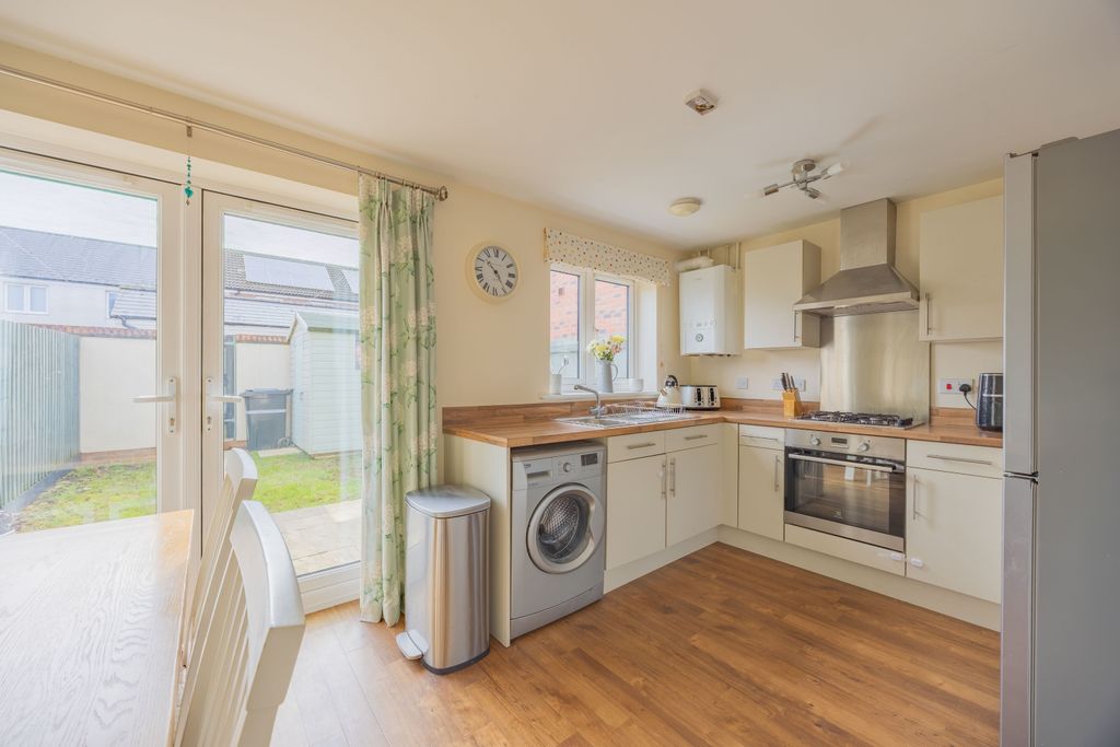 Property photo 3 of 16 Ewemove Taunton Hardys Road (2)