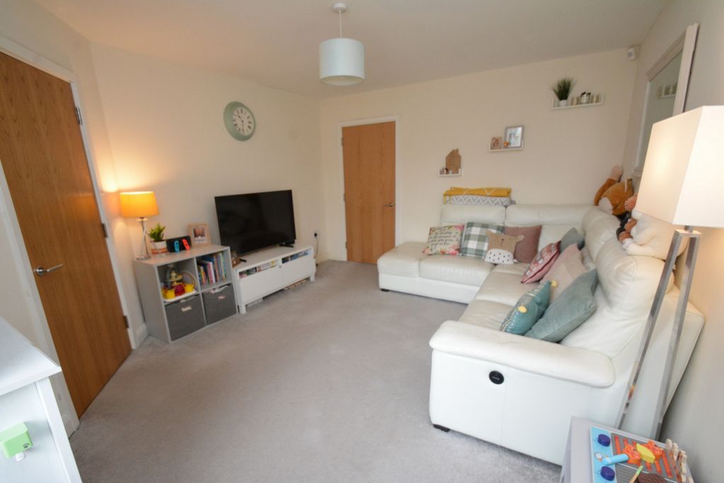 Property photo 3 of 15 Lounge