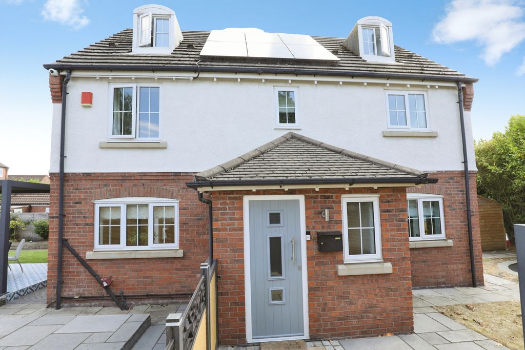 Property photo 2 of 33