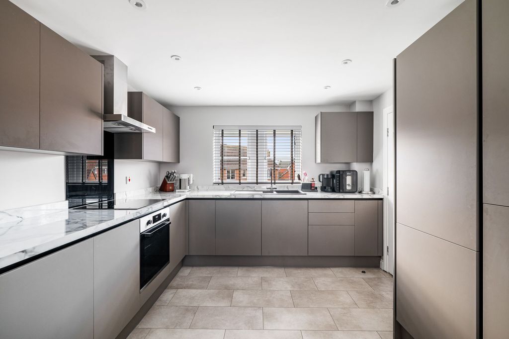 Property photo 3 of 25