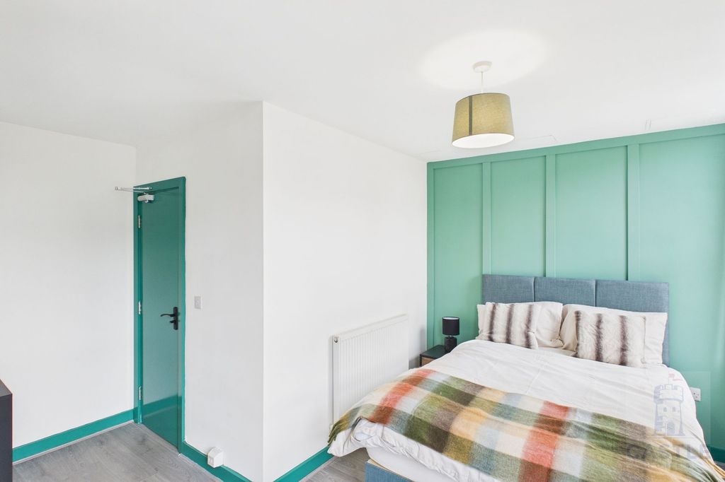 Property photo 3 of 20 Room 1