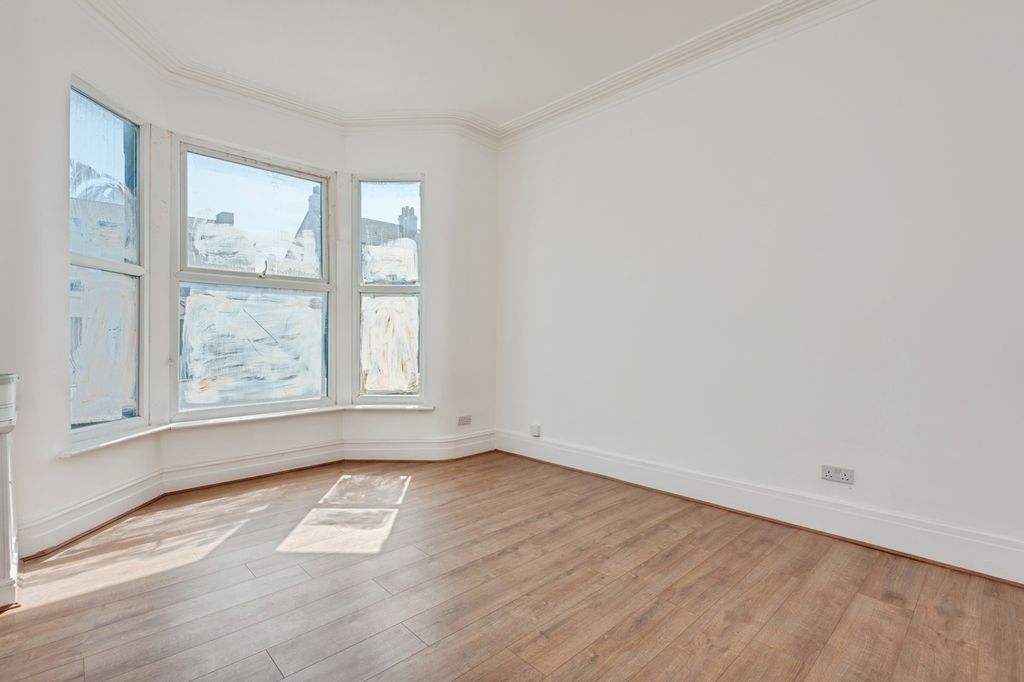 Property photo 3 of 16 Pbox-Img.Jpg
