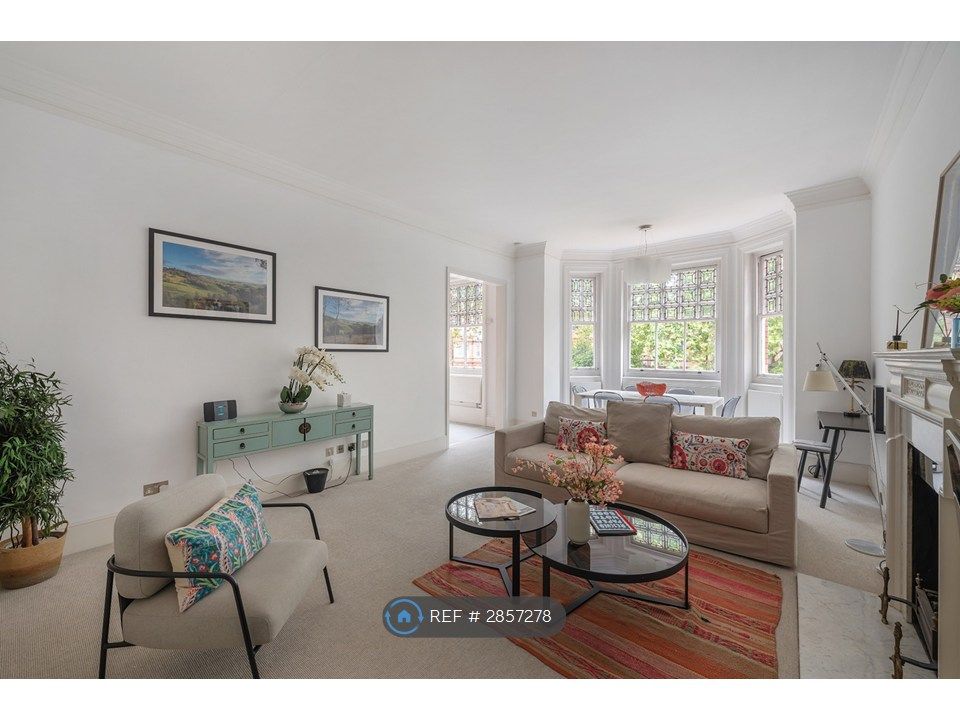 Property photo 1 of 21 Living Room