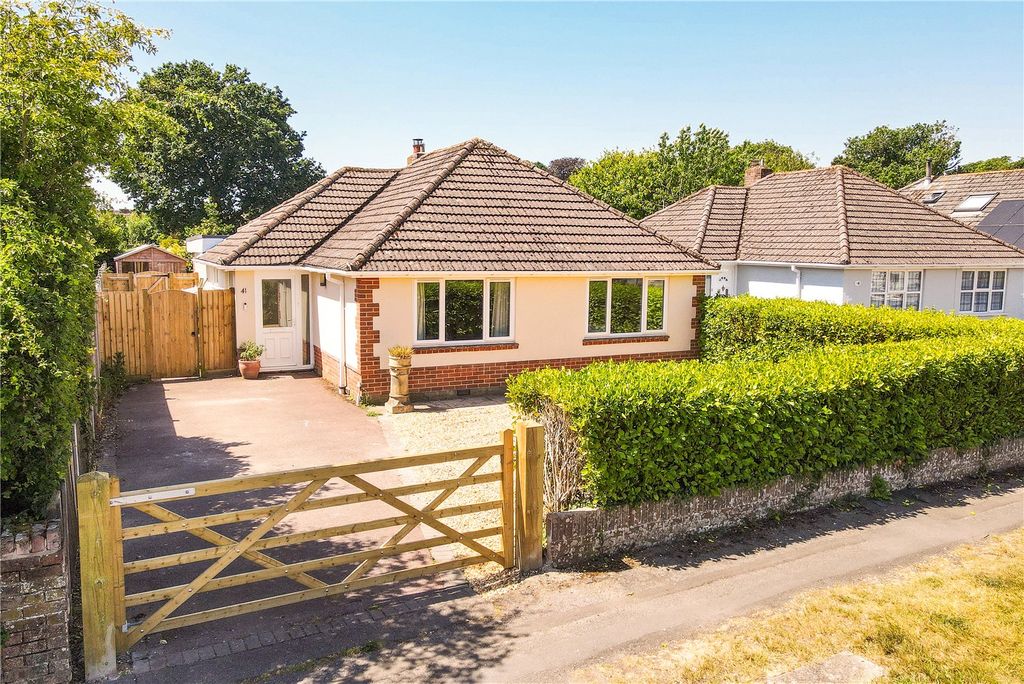 Property photo 1 of 36 Picture No. 02