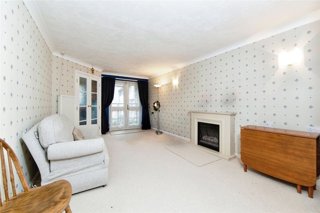 Property photo 2 of 11 Living Room