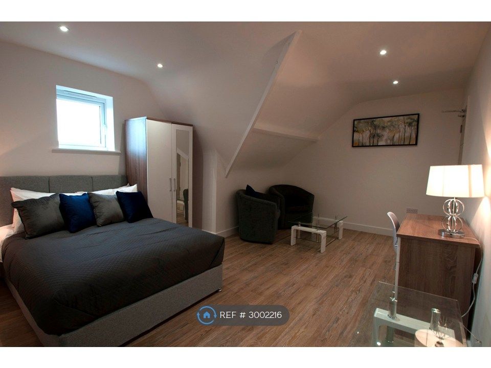 Property photo 3 of 8 Studio Room