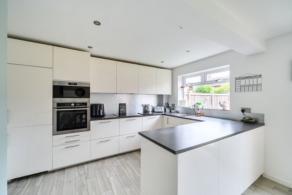 Property photo 3 of 16 152353316