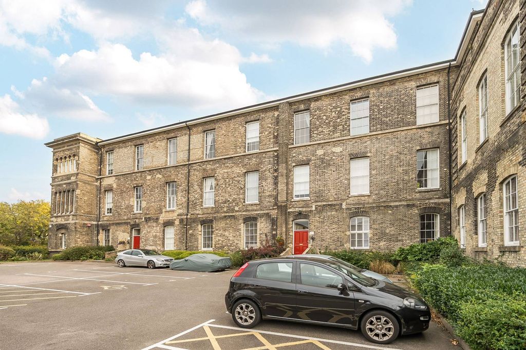 Property photo 1 of 20