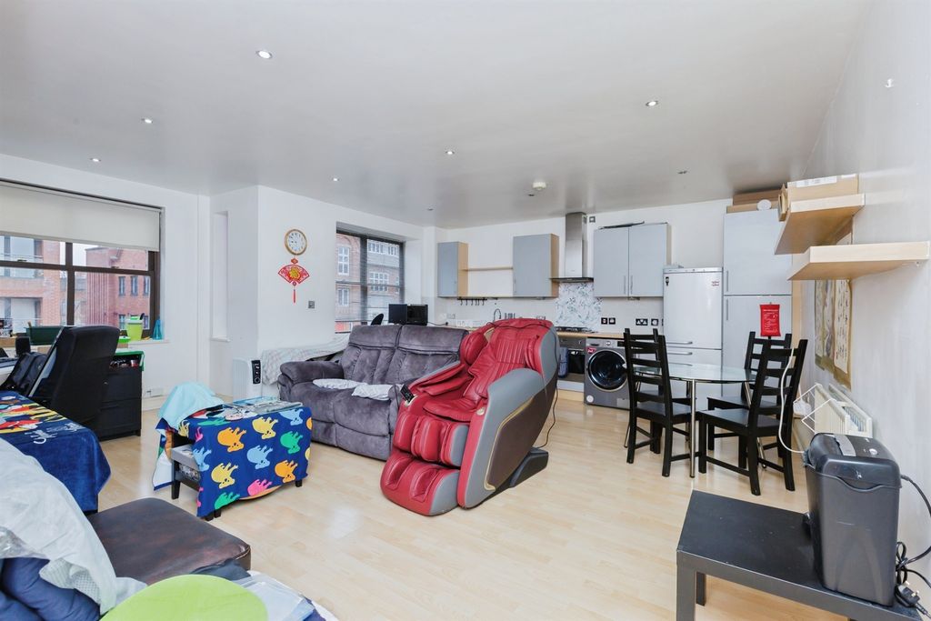 Property photo 3 of 17