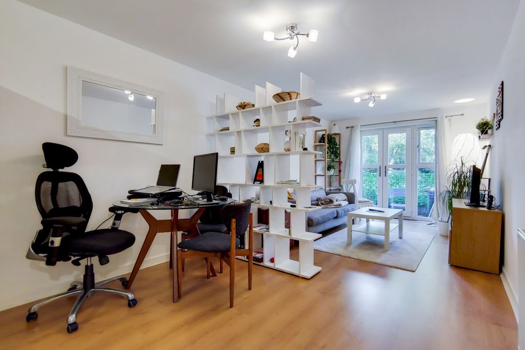 Property photo 2 of 8