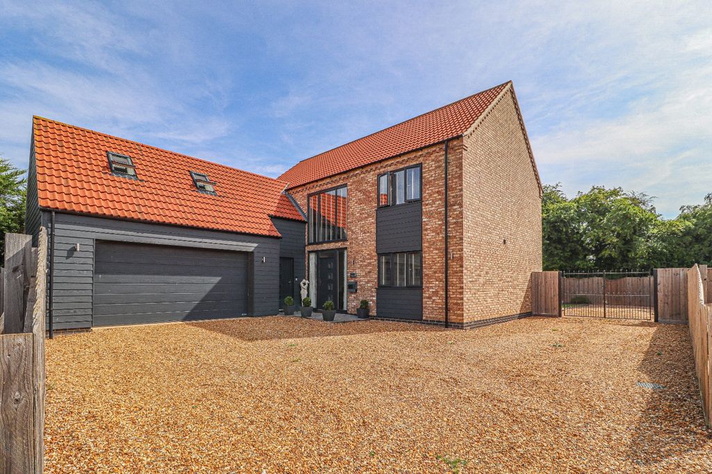 Property photo 1 of 32 5213390