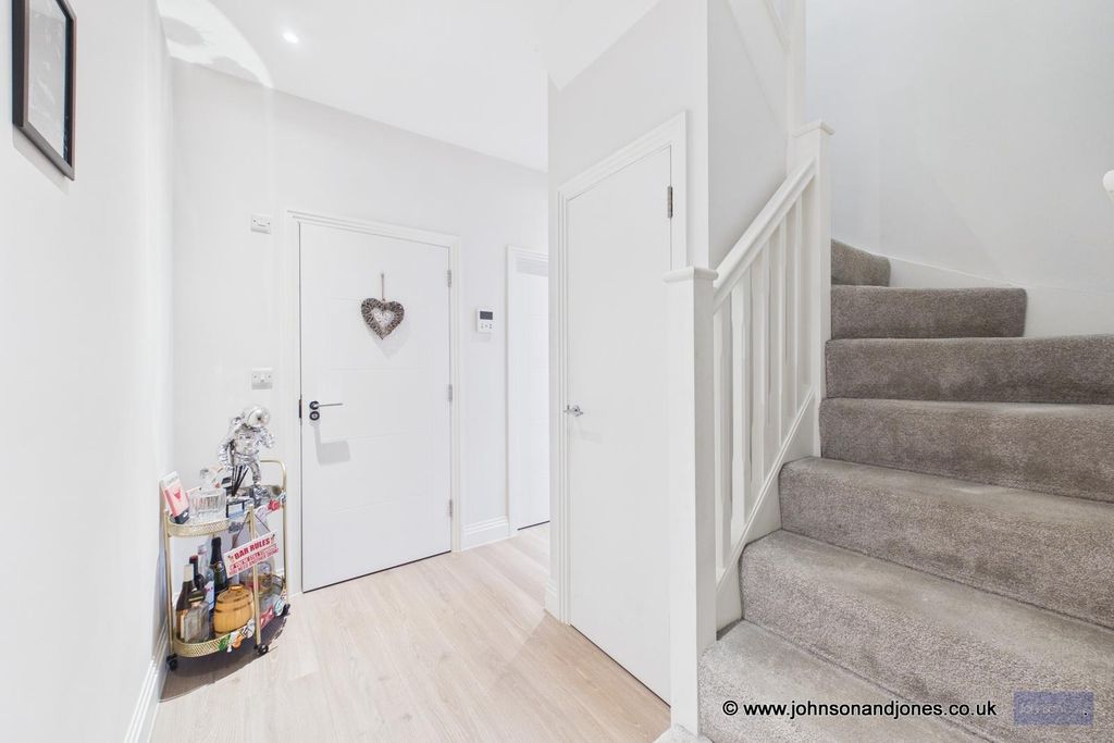 Property photo 1 of 15 12 Hallway.Jpg