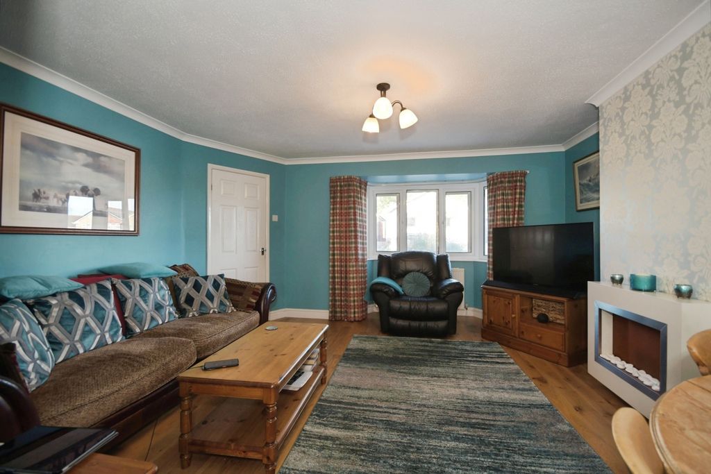 Property photo 3 of 17 Photo