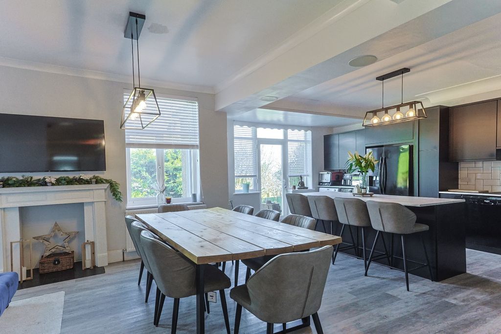 Property photo 2 of 13 4882174