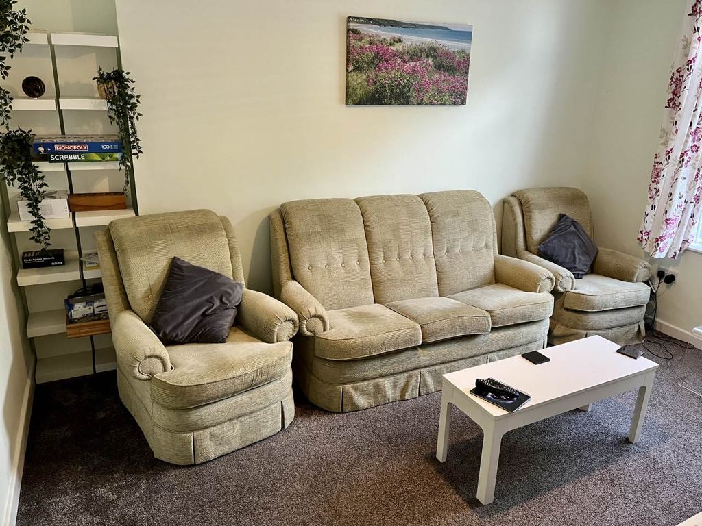 Property photo 2 of 20 Lounge 2