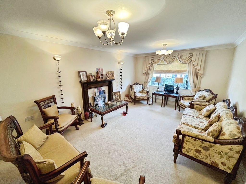 Property photo 2 of 20 Lounge