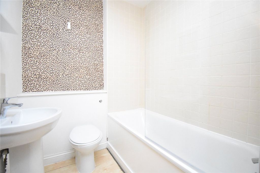 Property photo 3 of 15 Bathroom