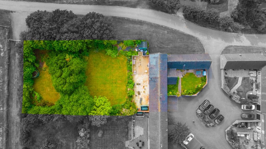 Property photo 2 of 31 4957883