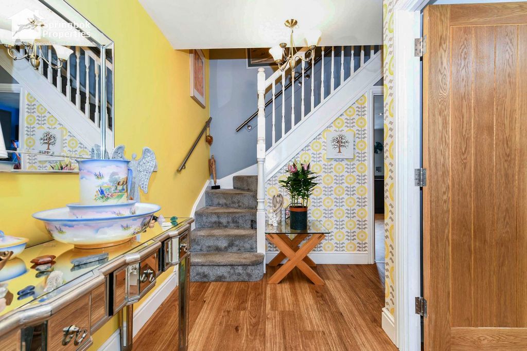 Property photo 2 of 18 Image 1