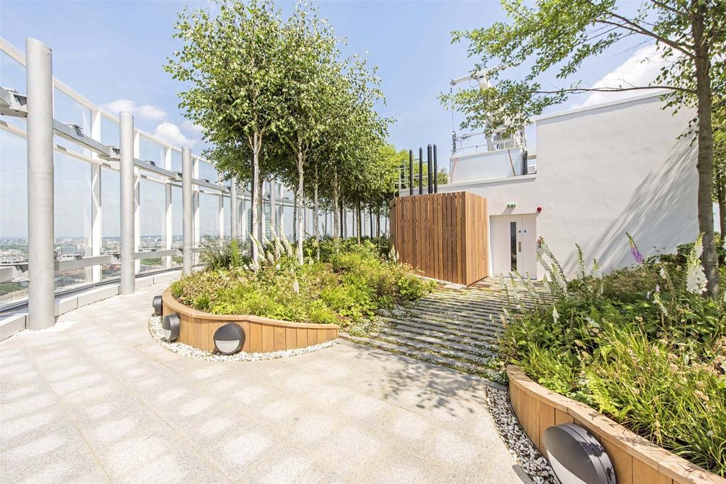 Property photo 3 of 28 Roof Terrace