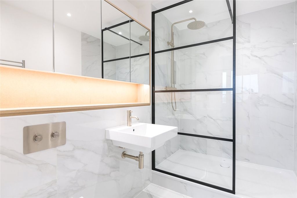 Property photo 3 of 16 Picture No. 11