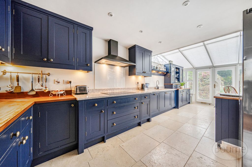 Property photo 3 of 16 141Db3A3-dc7d-486...