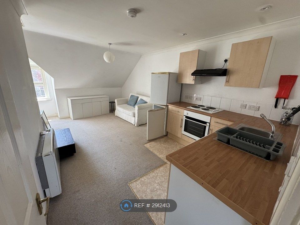 Property photo 1 of 8 Main Living Space