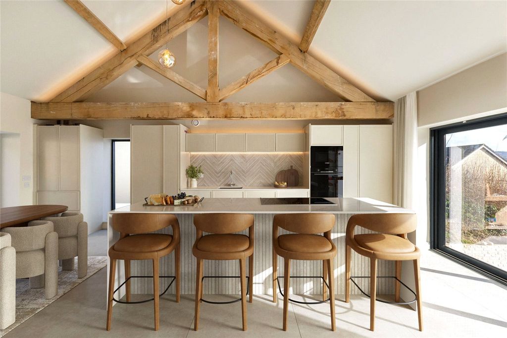 Property photo 3 of 8 Avondale