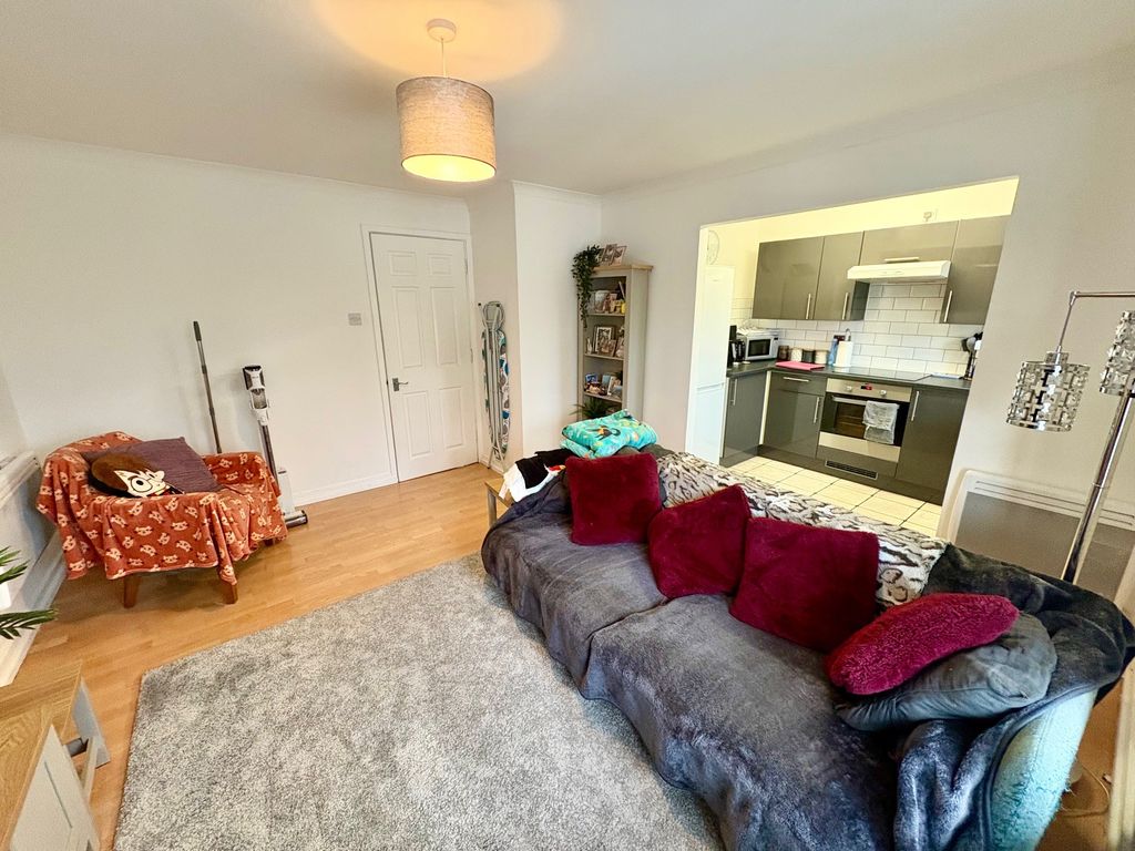 Property photo 3 of 9