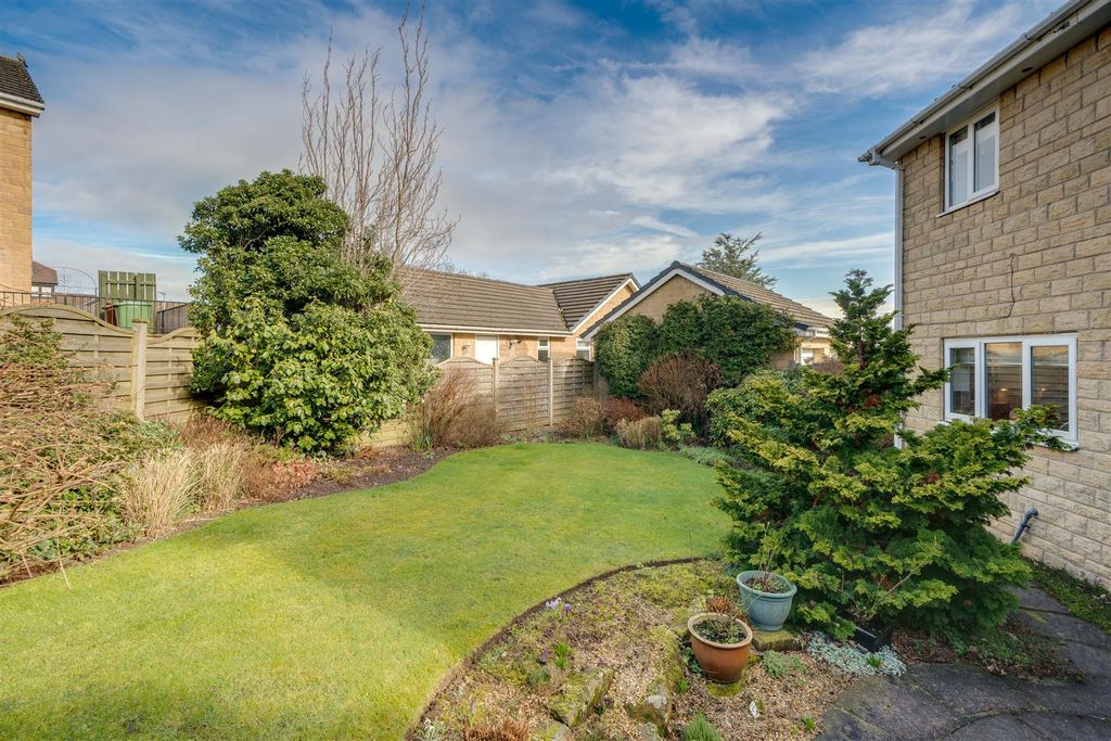 Property photo 2 of 23 32 Gleneagles Way-15.Jpg