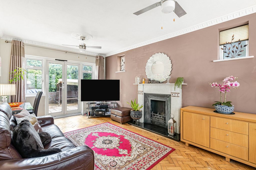 Property photo 2 of 19