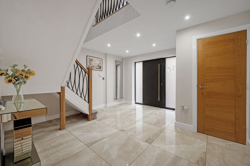 Property photo 3 of 40