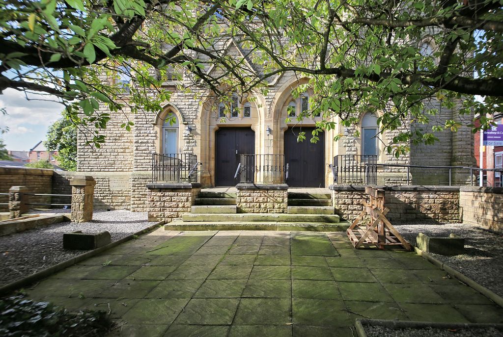 Property photo 1 of 17