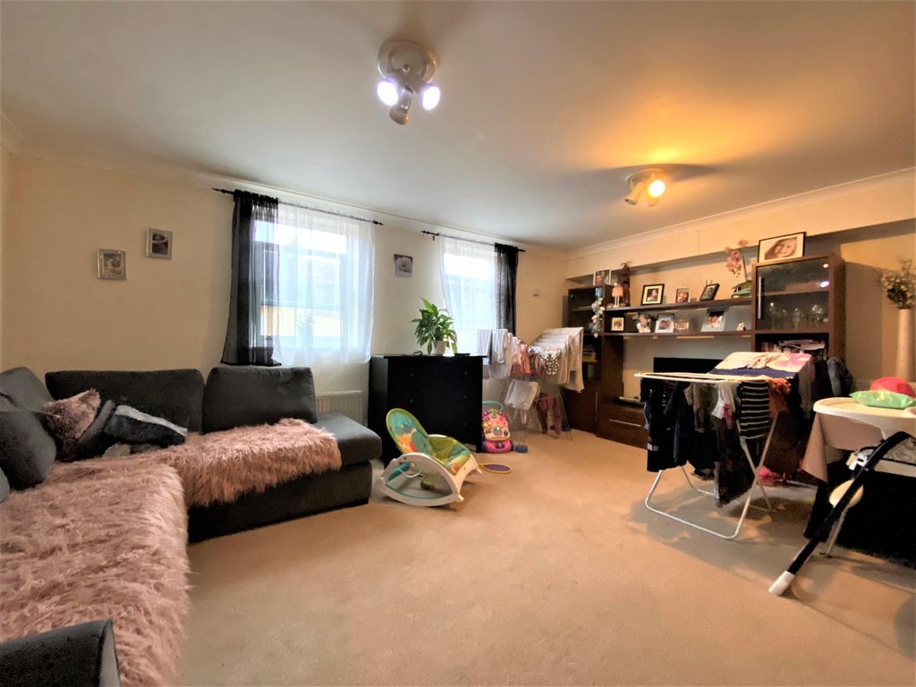 Property photo 2 of 7 Living Room